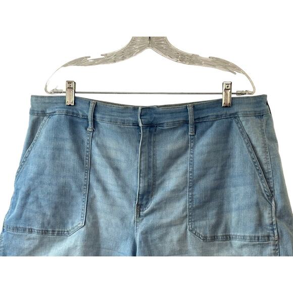 SOFIA by Sofia Vergara AMELIA Jean Shorts Light Rinse High Waist Women's Sz 18 - Picture 2 of 7